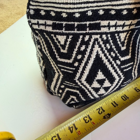 Thirty-One Tribal Black and White Tote - Picture 7 of 11